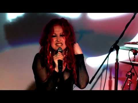 Cyndi Lauper — Front and Center